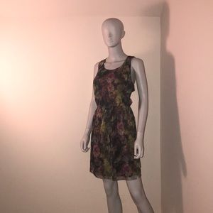 🎉🎉Forever 21 Cute sleeveless floral midi dress